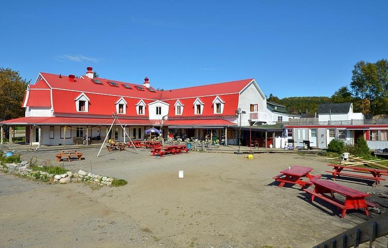 Auberge Jeunesse De Tadoussac Exterior photo